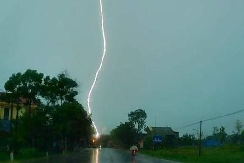 Kỹ năng phòng tránh sét đánh nhất định phải biết trong ngày mưa