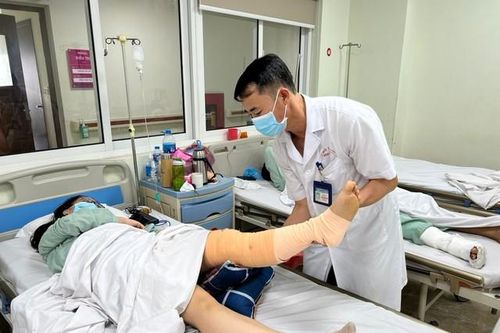 Sưng đau khớp gối, đi lại khó khăn thiếu nữ bất ngờ được phát hiện viêm màng hoạt dịch khớp gối