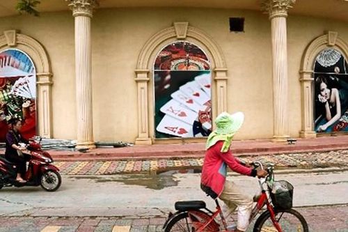 Mắc kẹt trong ổ buôn người