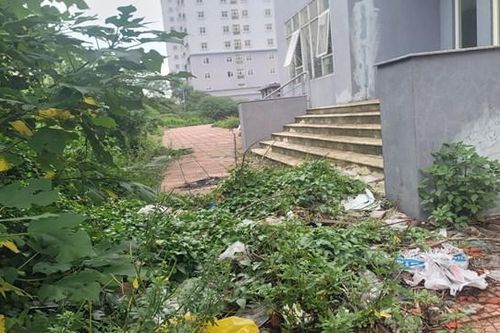 Hà Nội: Chung cư mặt tiền đường lớn 'bỏ hoang', xuất hiện kim tiêm và rác thải