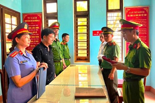Bắt tạm giam một giám đốc doanh nghiệp khai thác tài nguyên trái phép