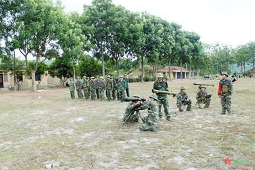 Quân trong dân hăng say luyện rèn