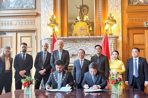 TPHCM và TP Rotterdam, Hà Lan ký ghi nhớ phát triển cảng biển