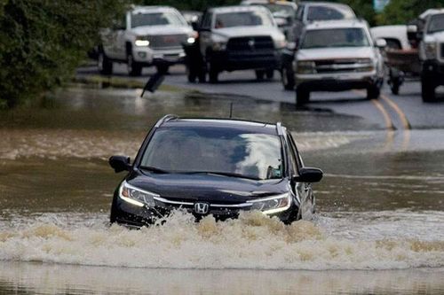 'Bỏ túi' mẹo xử lý khi ôtô ngập nước để không bị bổ máy