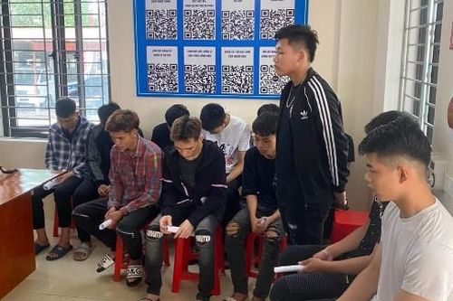 Khởi tố 12 đối tượng mang dao, kiếm đi đánh nhau tại Bắc Giang