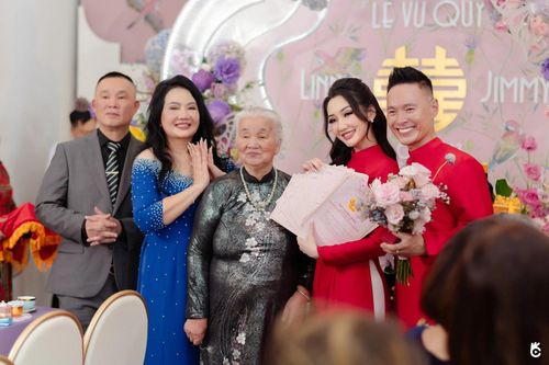 Vợ chồng trẻ được tặng 26 số đỏ trong ngày cưới tại Huế gây sốt cộng đồng mạng