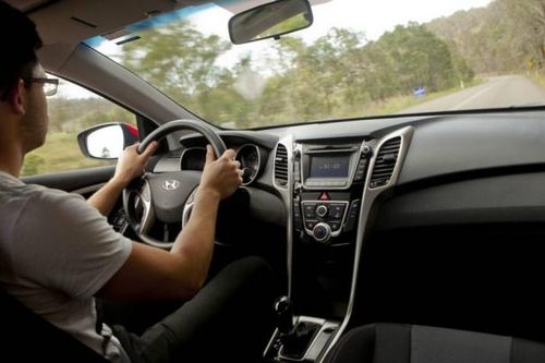 Cách xử lý đơn giản nhất khi xe ô tô bị khóa vô lăng