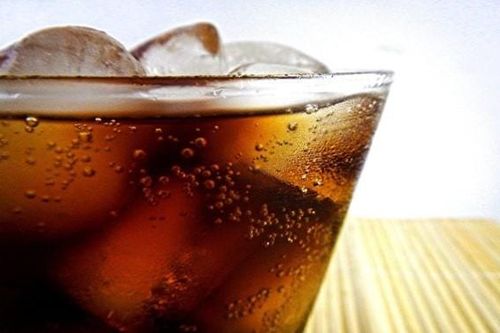 Tắc ruột do ăn măng, một bệnh nhân phải uống 9 lít coca để chữa sự cố