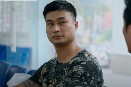 'Làng trong phố' tập 2: Hiếu (Duy Hưng) bị coi thường vì từng đi tù