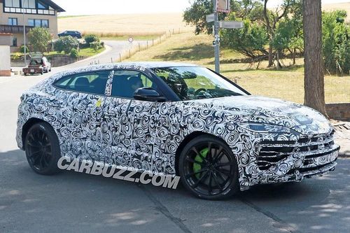 Lộ ảnh phiên bản điện khí hóa của mẫu SUV Lamborghini đầu tiên