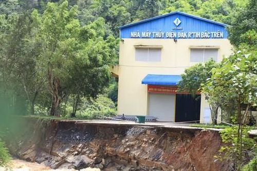 Mưa lớn gây sạt lở, đe dọa 2 nhà máy thủy điện ở Đắk Nông