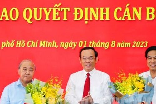 Bí thư Thành ủy TPHCM trao quyết định cán bộ