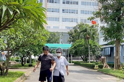 Điều tra vụ nam thanh niên ở TPHCM bị chém liệt nửa người