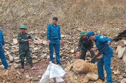 Đào móng nhà phát hiện quả bom khủng còn nguyên kíp nổ
