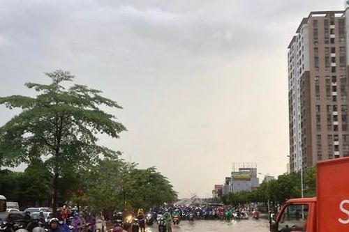 Đường phố Hà Nội thành sông, giao thông tê liệt hàng giờ