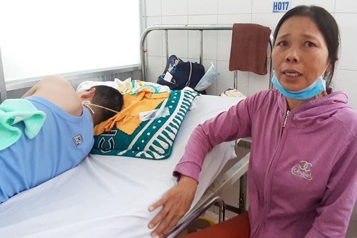 Câu nói trước hôn mê của con trai khiến góa phụ nghèo khóc nghẹn