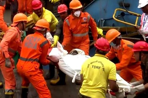 Ấn Độ: Sập cần cẩu khổng lồ, 16 người thiệt mạng