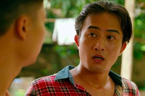 Khán giả đòi bỏ phim 'Làng trong phố', muốn đạo diễn 'chữa giọng khàn' cho Mến