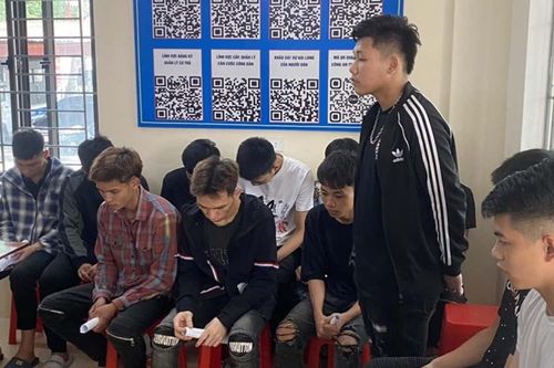 Khởi tố 12 thanh niên về tội gây rối trật tự công cộng