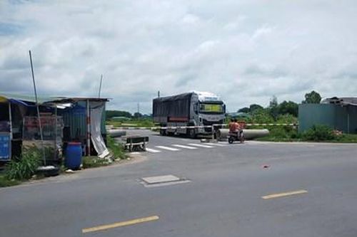 Phát hiện thi thể thanh niên ở bãi đất trống, nghi bị sát hại, phi tang