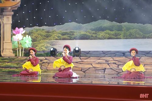 Nghe tiết mục 'Xẩm Kiều xây dựng nông thôn'