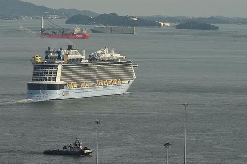 Singapore tìm kiếm hành khách rơi khỏi du thuyền Spectrum of the Seas