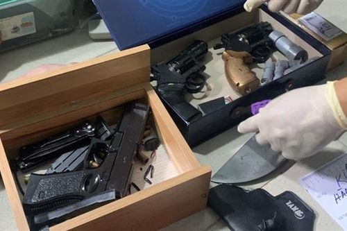 Bình Dương bắt giữ hai đối tượng tàng trữ vũ khí nguy hiểm