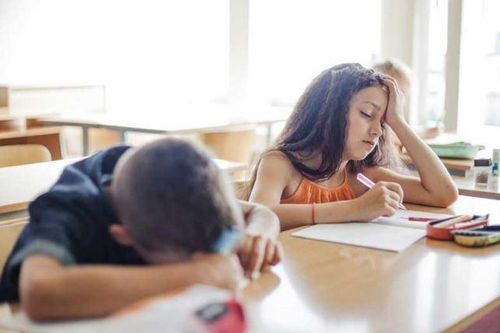 Trẻ lười học cha mẹ đừng đánh mắng mà làm 3 việc này, kết quả sẽ khác