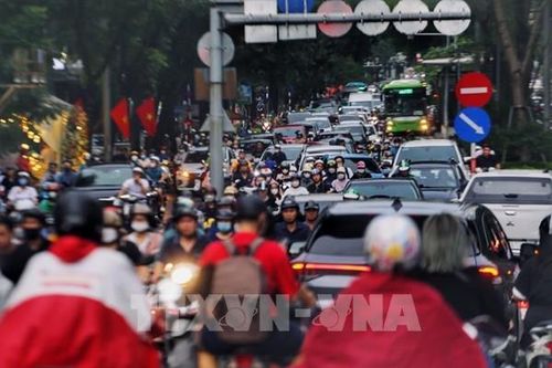 Sau cơn mưa lớn chiều 1/8, nhiều tuyến phố tại Hà Nội tắc nghẽn