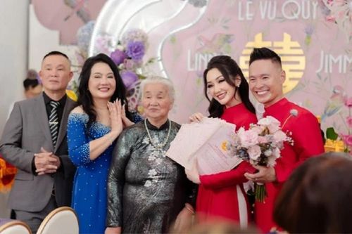 Cô dâu gây sốt khi nhận 26 cuốn sổ đỏ quà mừng cưới, danh tính khiến CĐM tò mò