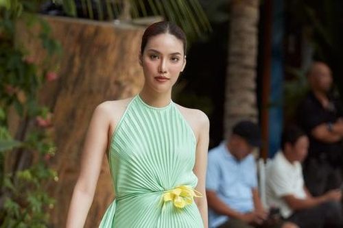 Lan Khuê hội ngộ Minh Tú trong show thời trang áo dài
