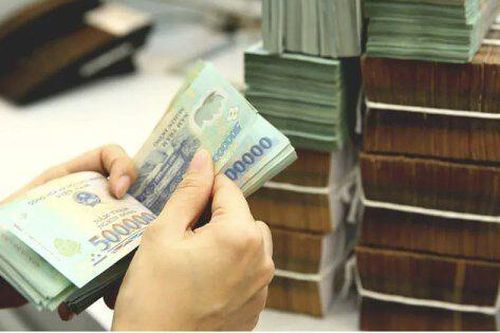 So găng 'núi' tiền mặt của đại gia bán lẻ