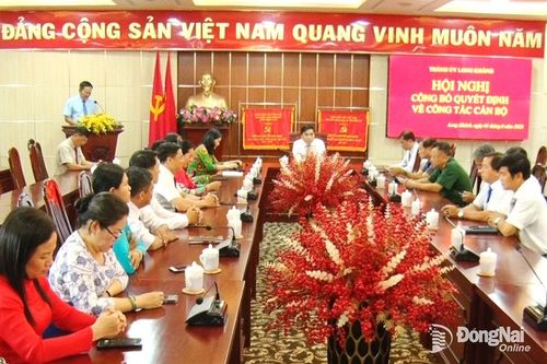 Thành ủy Long Khánh công bố quyết định về công tác cán bộ