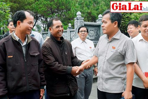 Bí thư Tỉnh ủy, Chủ tịch HĐND tỉnh Hồ Văn Niên tiếp xúc cử tri tại TP. Pleiku