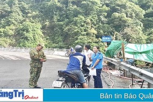 31 hộ dân dừng tiếp nước mui tự phát dọc Quốc lộ 9 và đường Hồ Chí Minh