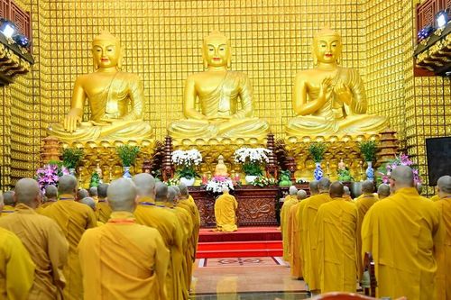 Chư Tăng các trú xứ trên địa bàn Q.10 Bố-tát tại chùa Giác Ngộ