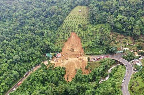 Vụ sạt lở trên đèo Bảo Lộc: Do địa chất hay là do con người?