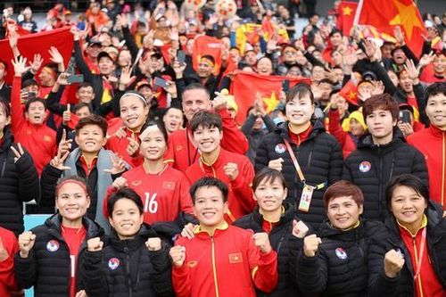 ĐT nữ Việt Nam nhận khoản thưởng ý nghĩa