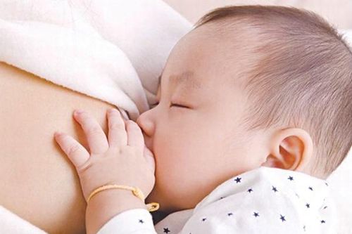 Những lợi ích nuôi con từ sữa mẹ