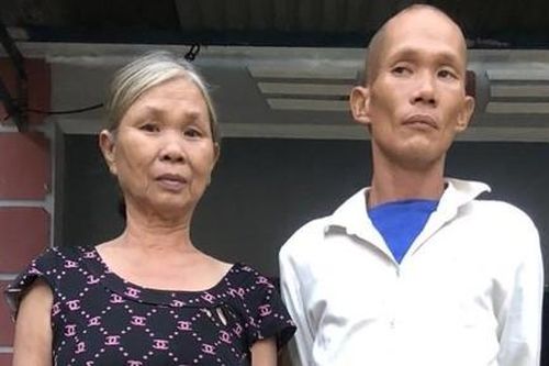 Mẹ nghèo nuôi con trai bệnh tật, mong được giúp đỡ!
