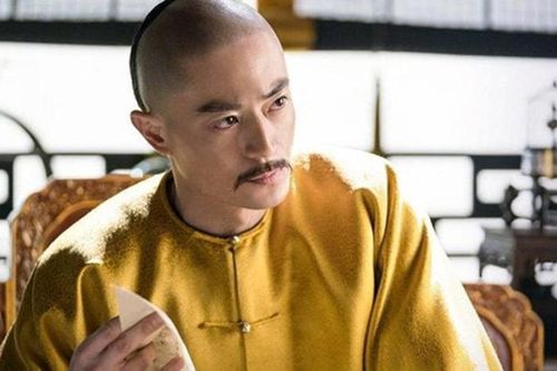 'Rửa lỗ rồng' cho hoàng đế là gì mà các cung nữ phải tranh nhau làm?