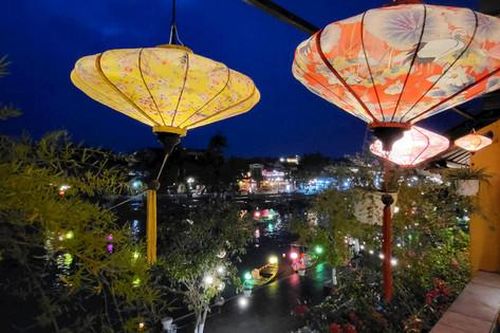 Có một Hội An khác lạ trong đêm Đèn lồng
