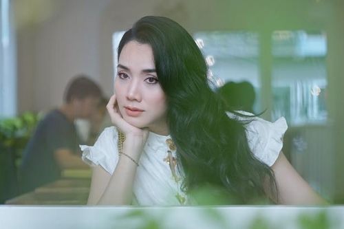 Trang Nhung: 'Các con bất ngờ khi biết tôi là diễn viên'
