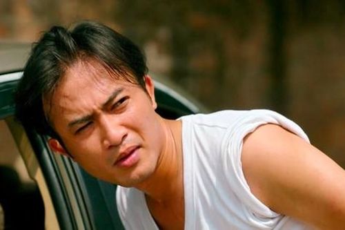 Khán giả đồng loạt kêu ca khi Doãn Quốc Đam làm việc này trên phim 'Làng Trong Phố'