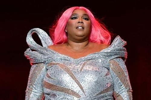 Nổi tiếng vì chống lại nạn body shaming, nay Lizzo lại đuổi việc vũ công vì tăng cân?