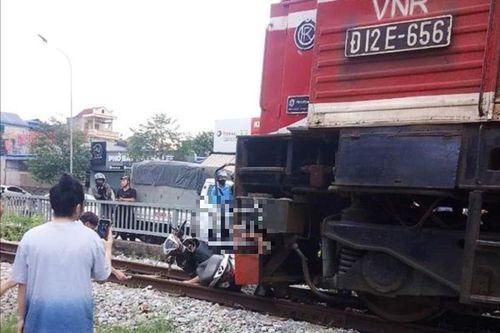 Cố băng qua đường sắt, người phụ nữ bị tàu hỏa cán tử vong