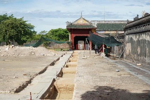 Khai quật khảo cổ điện Cần Chánh