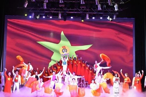 400 người tham gia hội diễn văn nghệ công nhân viên chức lao động Thủ đô