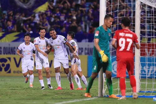 CLB Hà Nội và Công an Hà Nội cùng thắng, tiếp tục đua vô địch V.League