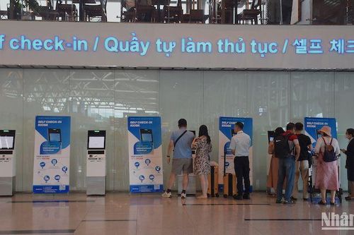 Sân bay quốc tế Đà Nẵng triển khai dịch vụ self check-in kiosk